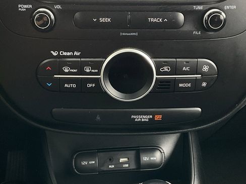 Used 2017 Kia Soul + image 35