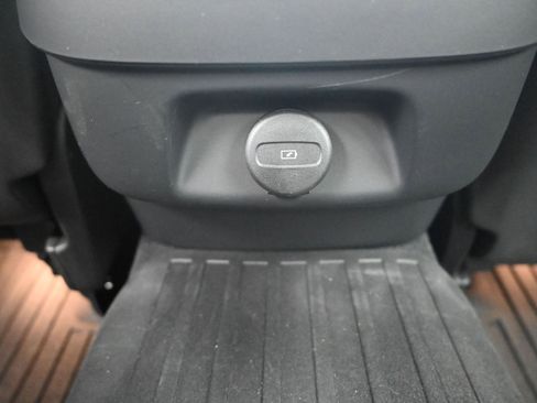 Used 2023 Volvo S60 B5 Plus w/ Climate Package image 24