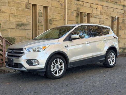 Used 2017 Ford Escape SE image 37