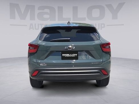 Used 2025 Chevrolet Trax LS w/ LS Convenience Package FWD image 4