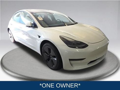 Used 2022 Tesla Model 3 Standard Range RWD image 2