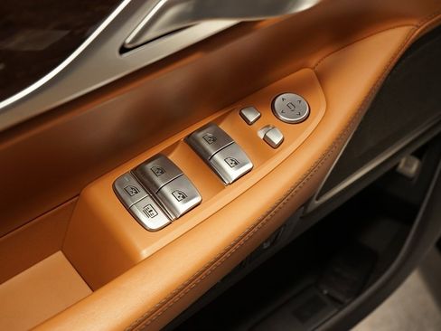 Used 2022 BMW 750i xDrive w/ Executive Package image 28