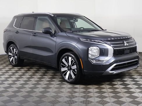 Used 2025 Mitsubishi Outlander SEL AWD/4WD image 2