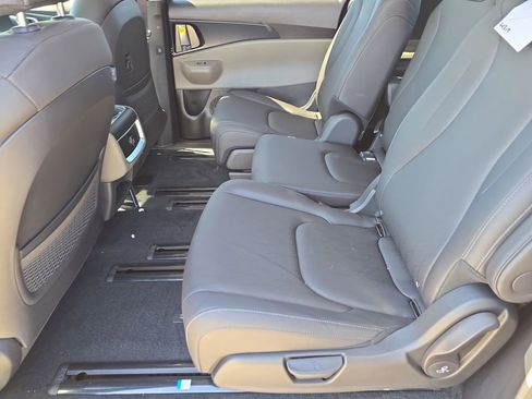 New 2026 Kia Carnival FWD image 16