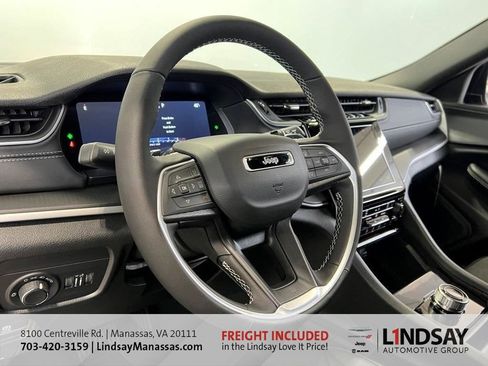 New 2025 Jeep Grand Cherokee Altitude image 24