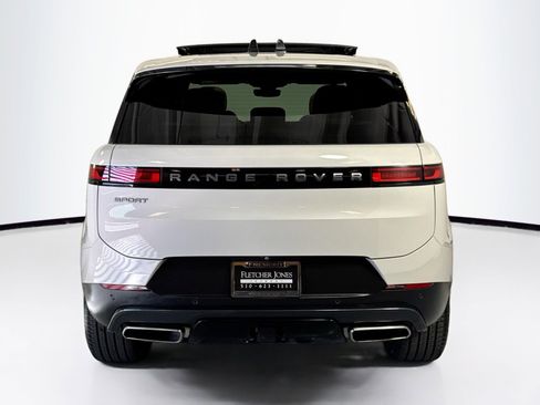 Used 2024 Land Rover Range Rover Sport SE image 10