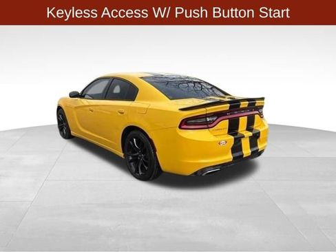 Used 2017 Dodge Charger SE w/ Blacktop Package image 5