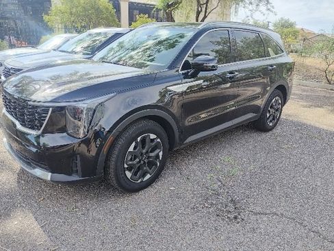 Certified 2025 Kia Sorento S w/ Panoramic Sunroof Package FWD image 2