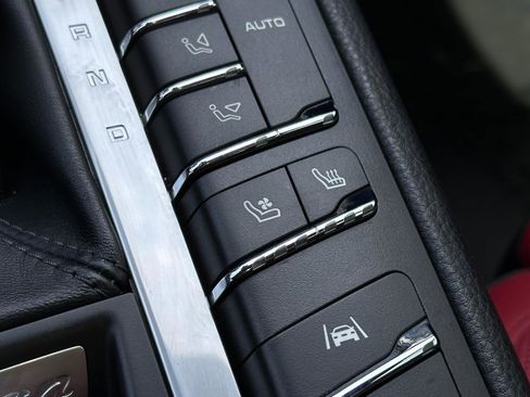 Used 2020 Porsche Macan AWD/4WD image 9