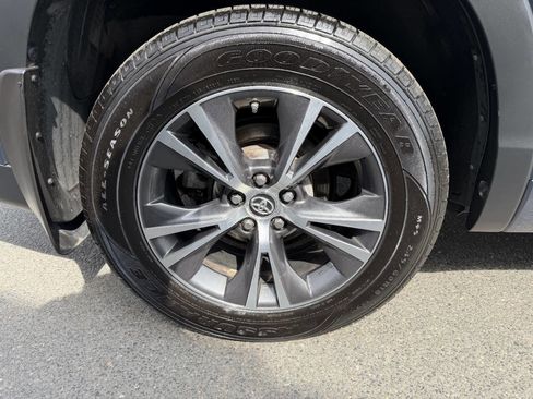 Used 2016 Toyota Highlander XLE image 14