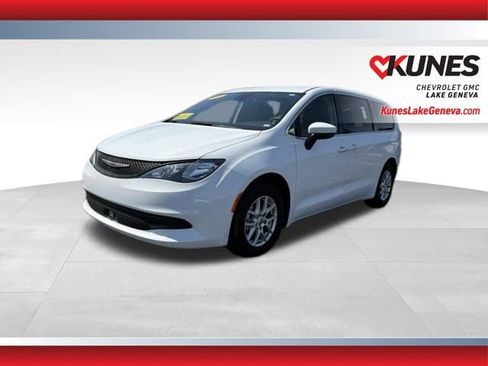 Used 2023 Chrysler Voyager LX FWD image 10