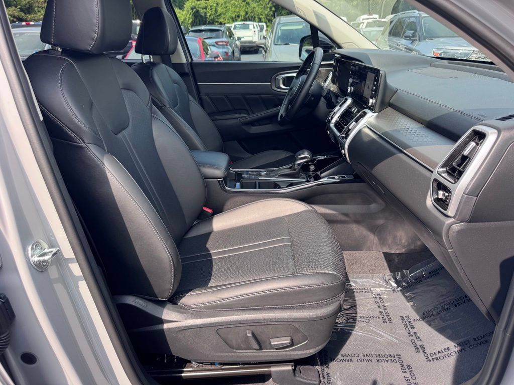 Used 2023 Kia Sorento SX AWD/4WD image 25