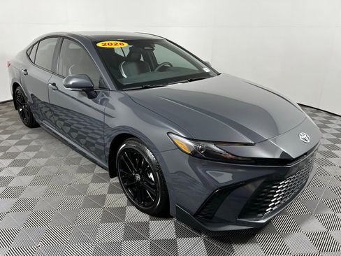 Used 2026 Toyota Camry SE w/ Convenience Package FWD image 3