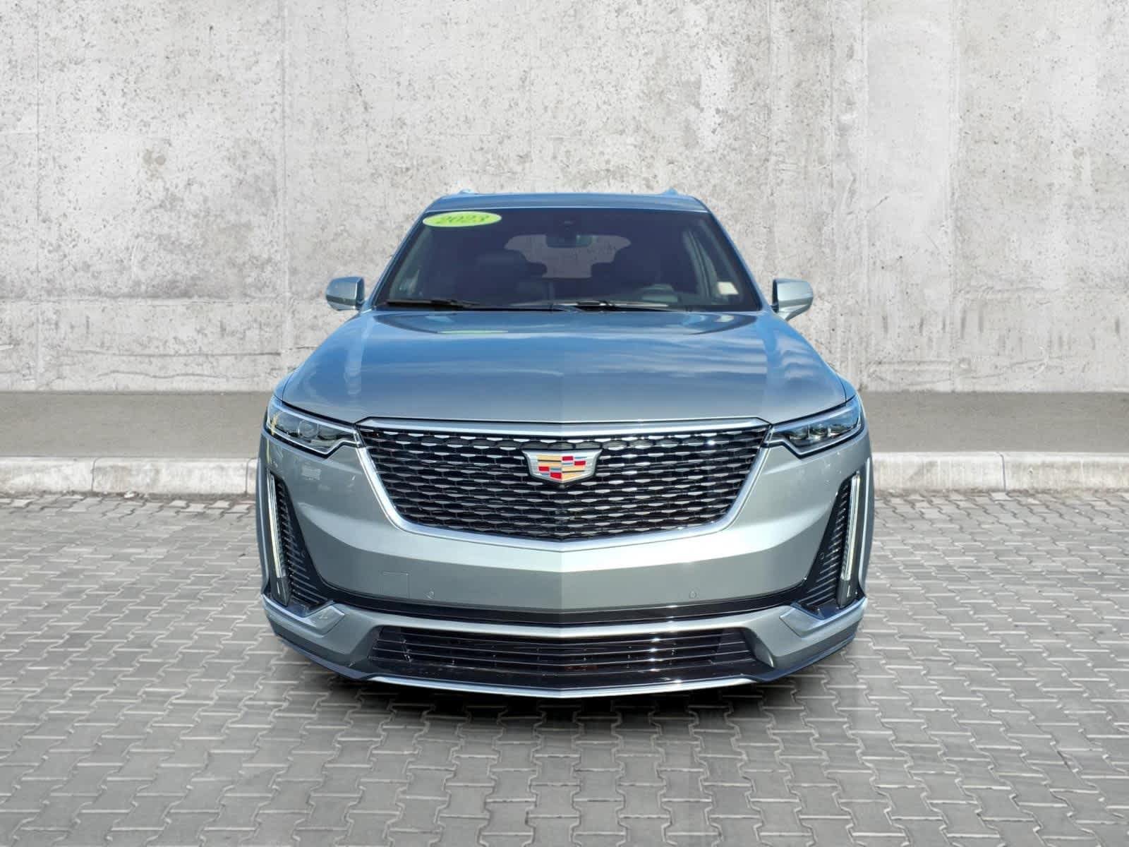 Used 2023 Cadillac XT6 Premium Luxury w/ Technology Package AWD/4WD image 3