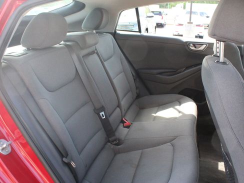 Used 2022 Hyundai Ioniq SE FWD image 31