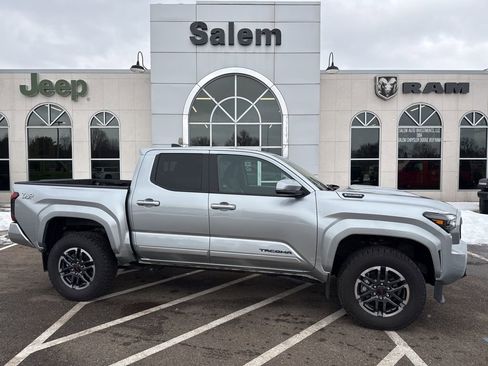 Used 2024 Toyota Tacoma TRD Sport w/ TRD Sport Upgrade Package image 1