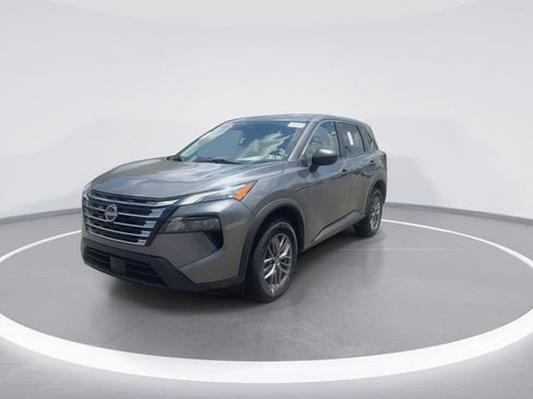Used 2024 Nissan Rogue S AWD/4WD image 3