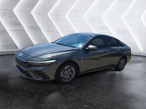 Used 2024 Hyundai Elantra SEL FWD image 1