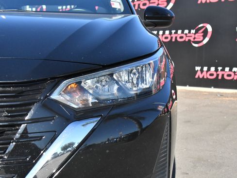 Used 2025 Nissan Sentra SV FWD image 11