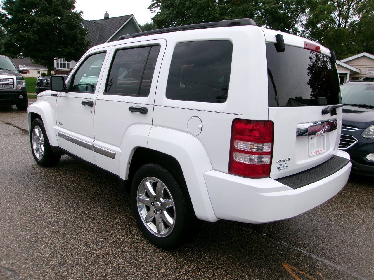 Used 2012 Jeep Liberty Sport AWD/4WD image 4