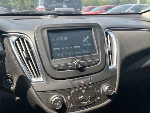 Used 2018 Chevrolet Malibu LT image 10