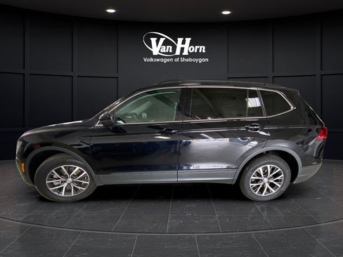 Used 2019 Volkswagen Tiguan SE w/ Panoramic Sunroof Package AWD/4WD image 4