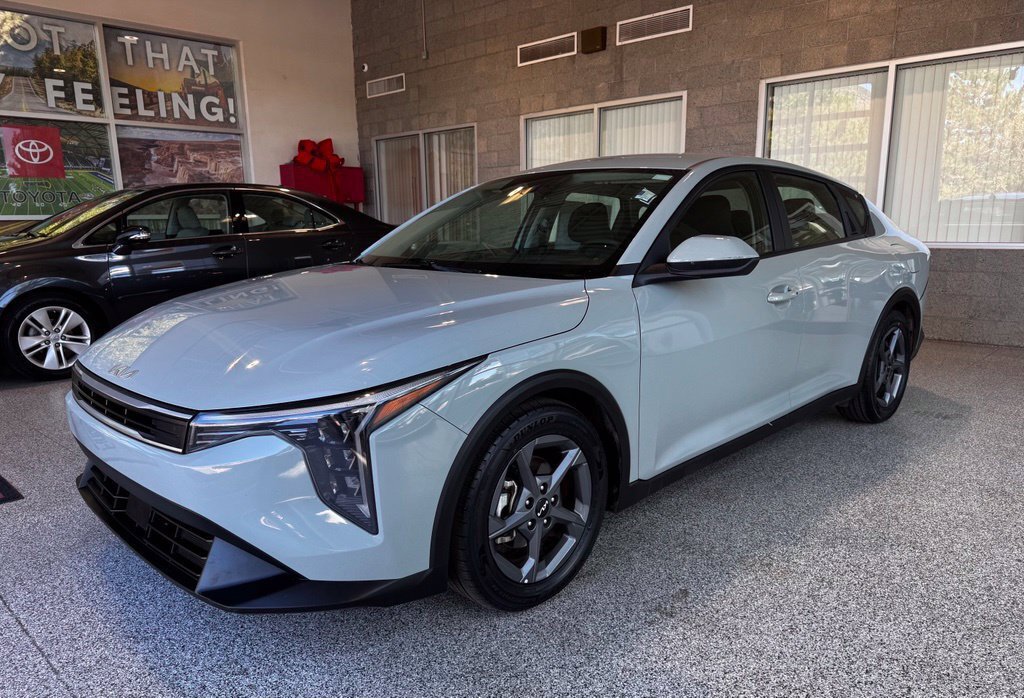 Used 2025 Kia K4 FWD image 4
