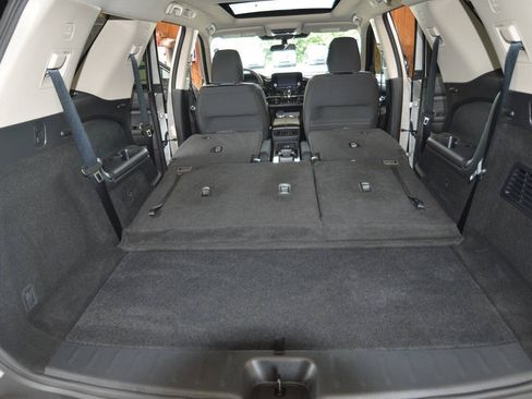 Used 2025 Nissan Pathfinder SV w/ SV Premium Package AWD/4WD image 25