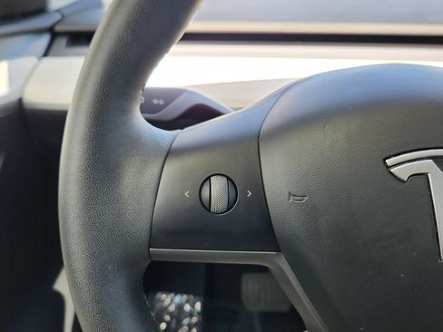 Used 2023 Tesla Model Y Long Range AWD/4WD image 17