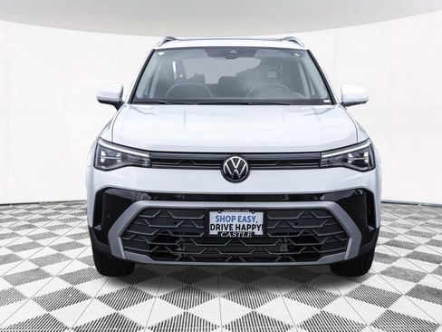 Used 2025 Volkswagen Taos SE image 13