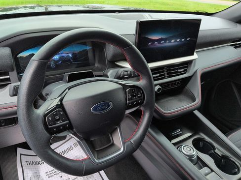 Certified 2025 Ford Explorer ST-Line w/ ST-Line Street Pack AWD/4WD image 13