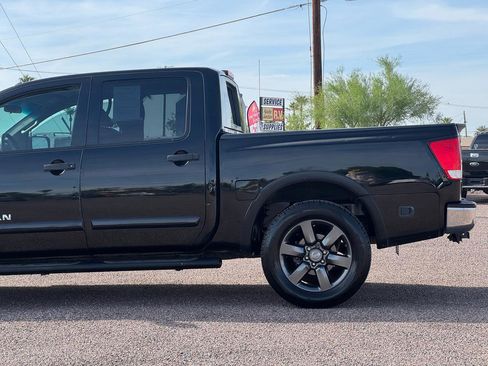 Used 2015 Nissan Titan SV w/ SV Value Truck Package image 7