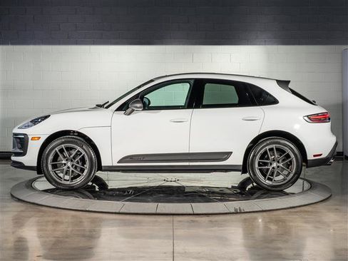 Used 2025 Porsche Macan Turbo image 2