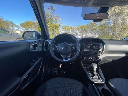 Used 2025 Kia Soul LX w/ LX Technology Package image 32