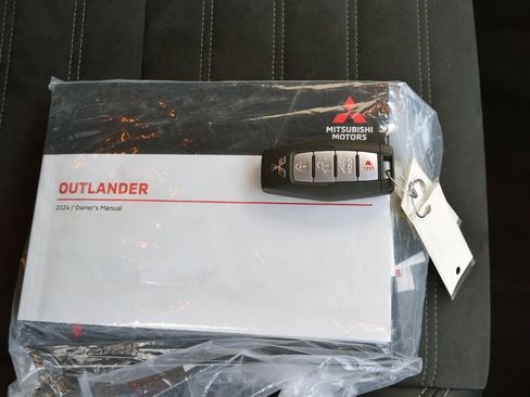 Used 2024 Mitsubishi Outlander SE image 40