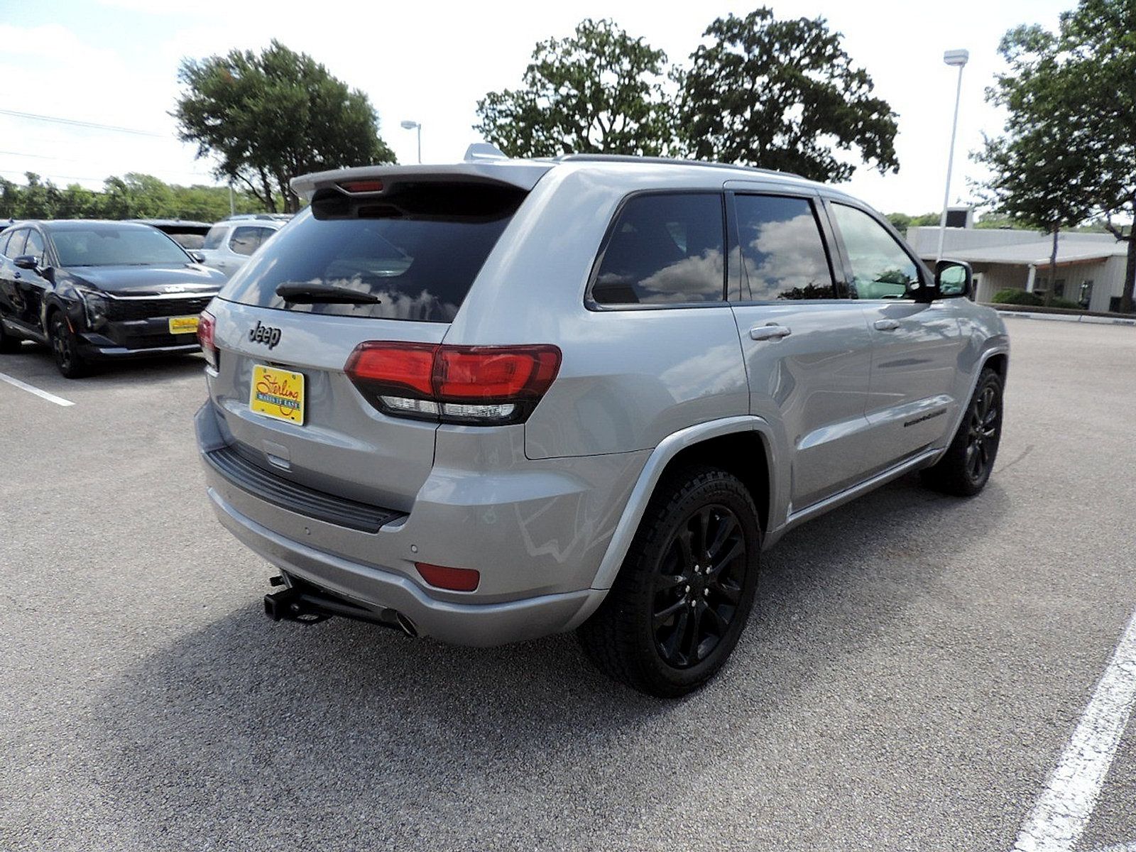 Used 2021 Jeep Grand Cherokee Laredo X RWD image 5