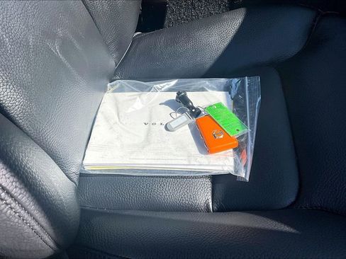 Used 2024 Volvo V60 B5 Cross Country Plus image 11