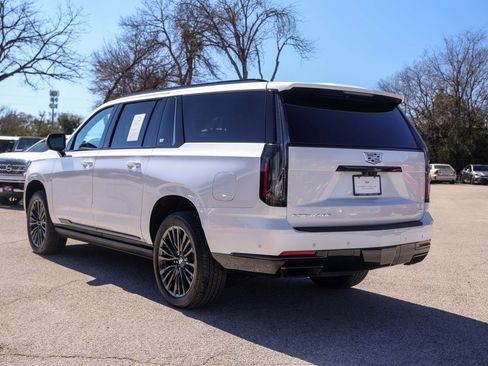 Certified 2025 Cadillac Escalade ESV Sport Platinum image 3