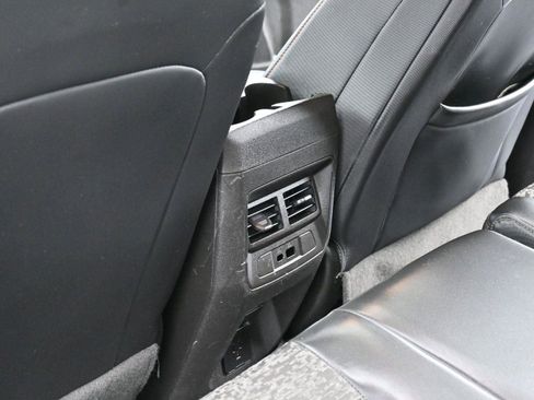 Used 2023 Chevrolet Colorado Z71 w/ Z71 Convenience Package 2 image 27