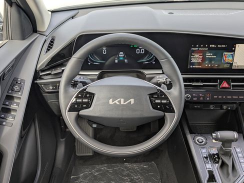 New 2025 Kia Niro SX image 19