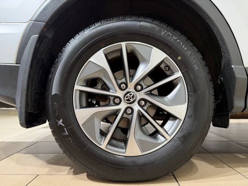 Used 2016 Toyota RAV4 XLE w/ Convenience Package AWD/4WD image 9