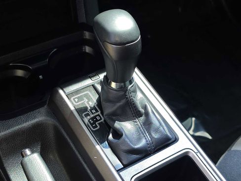 Used 2020 Toyota Tacoma TRD Sport w/ Technology Package image 20