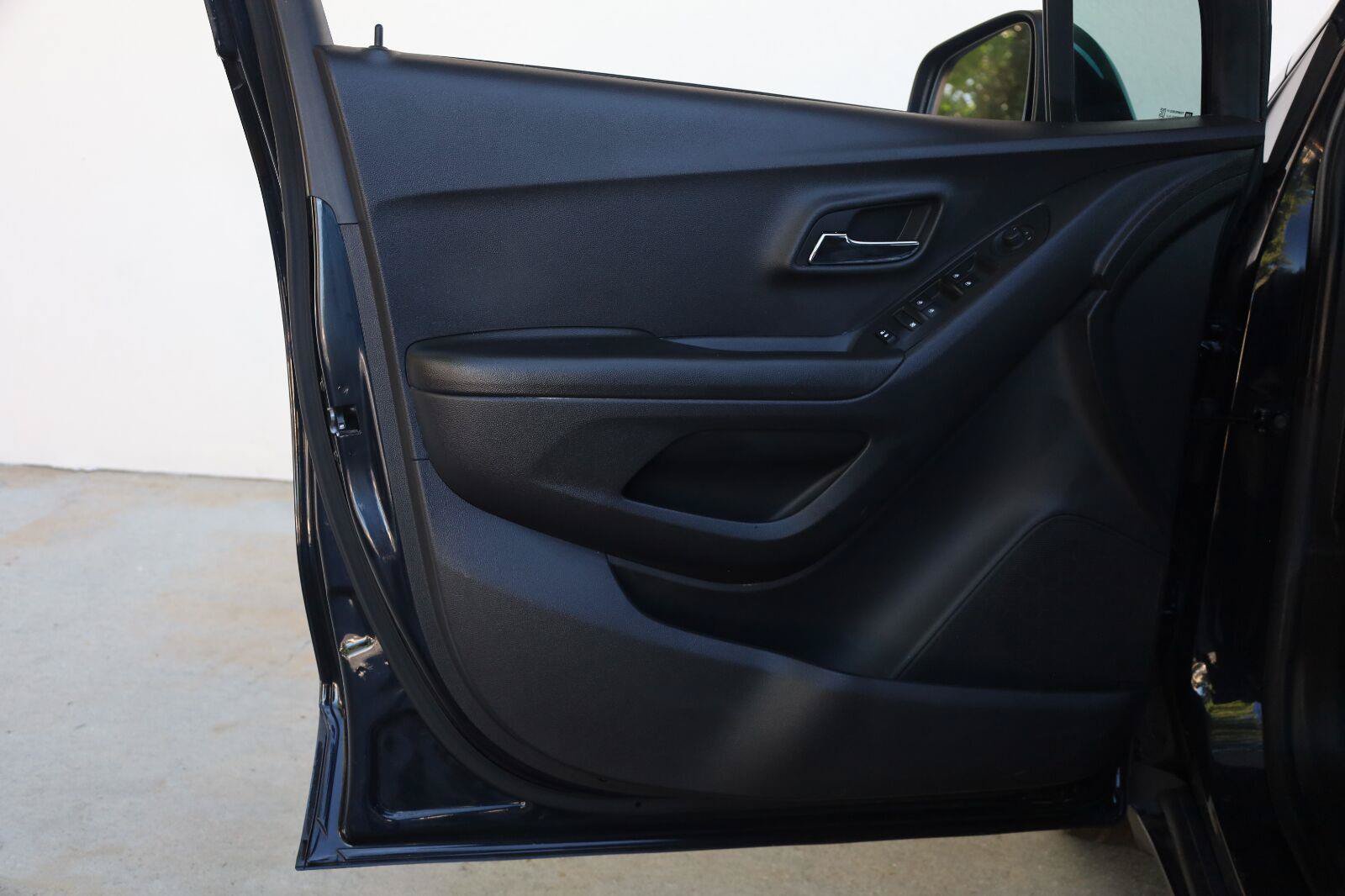 Used 2021 Chevrolet Trax LS w/ Tint and Cruise Package FWD image 15