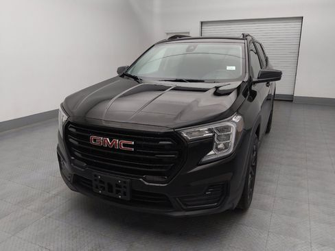 Used 2024 GMC Terrain SLE w/ Elevation Edition image 15