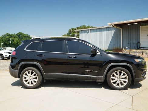 Used 2019 Jeep Cherokee Latitude Plus FWD image 3