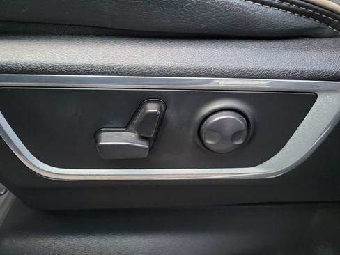 Used 2024 RAM 1500 Laramie AWD/4WD image 15