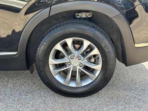 Used 2019 Hyundai Santa Fe SE image 10