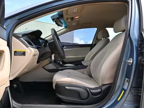 Used 2017 Hyundai Sonata SE w/ Winter Weather Package FWD image 16