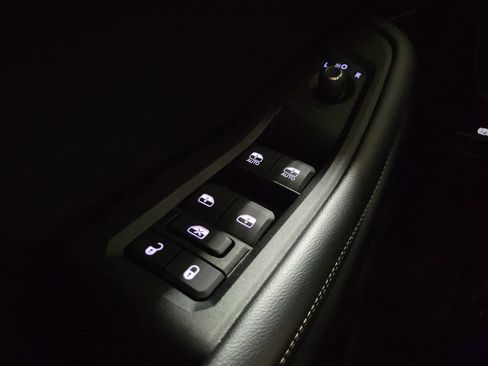 Used 2024 Jeep Grand Cherokee L Altitude AWD/4WD image 24