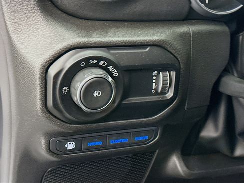 Used 2023 Jeep Wrangler Sahara w/ Cold Weather Group image 17